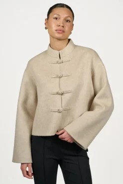 O'TAY Lily Coat Porcelain