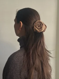 PICO COPENHAGEN Small Satin Rose Claw Light Blue